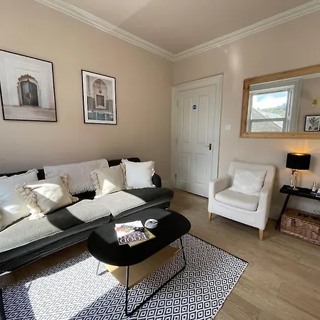 Bijou Apartment In The Heart Of Melrose Exterior photo